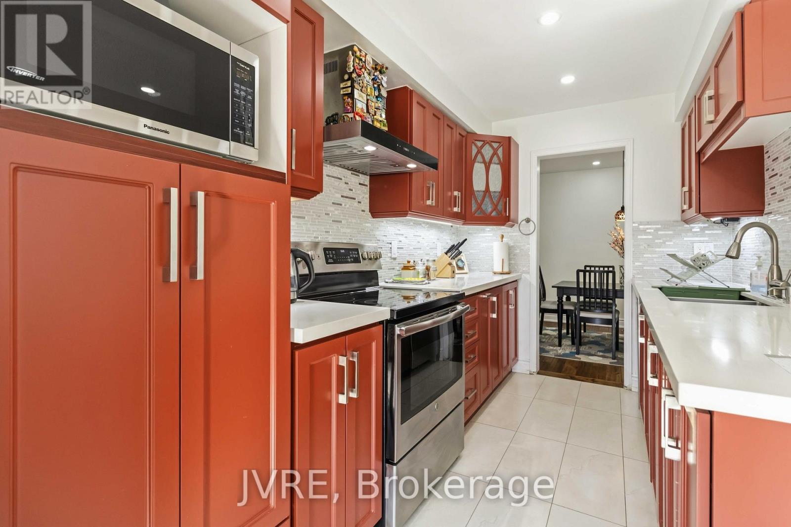 2918 Westbury Court, Mississauga, Ontario  L5M 6B2 - Photo 11 - W13039034