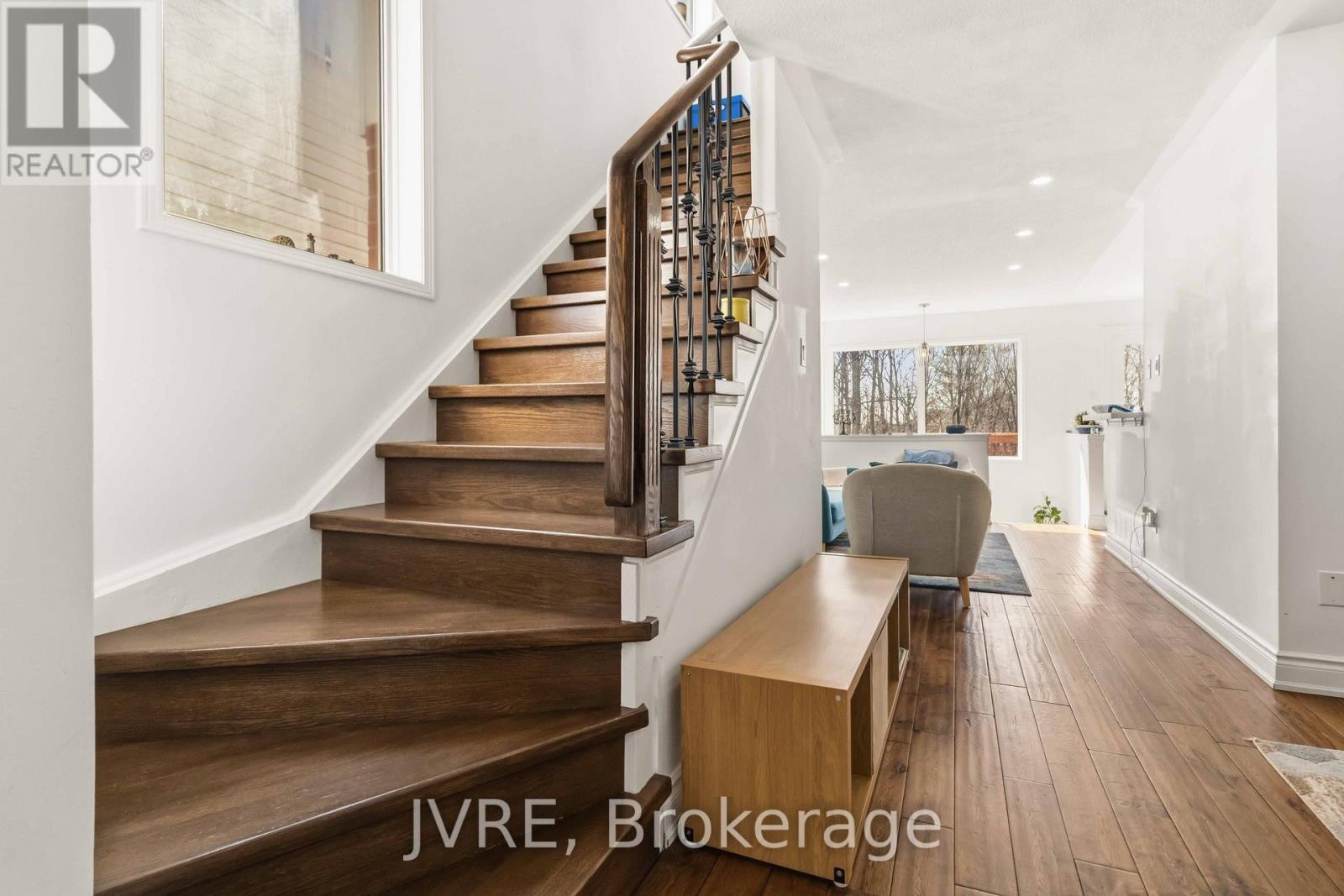 2918 Westbury Court, Mississauga, Ontario  L5M 6B2 - Photo 5 - W13039034