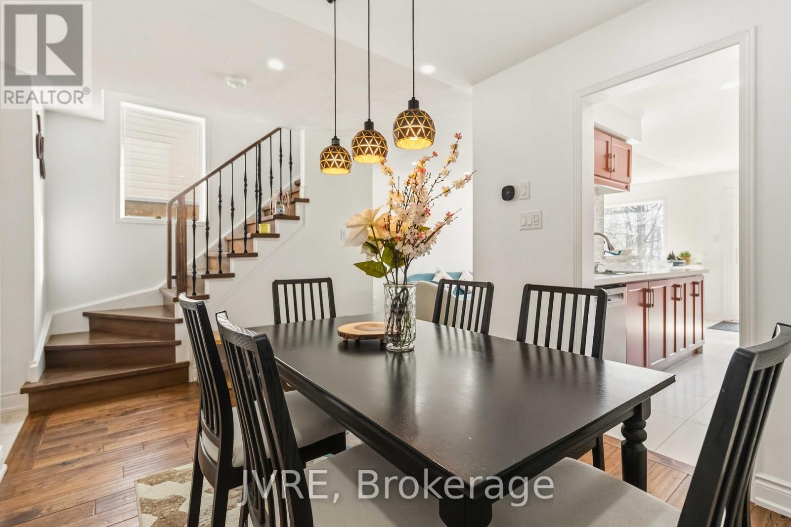 2918 Westbury Court, Mississauga, Ontario  L5M 6B2 - Photo 8 - W13039034