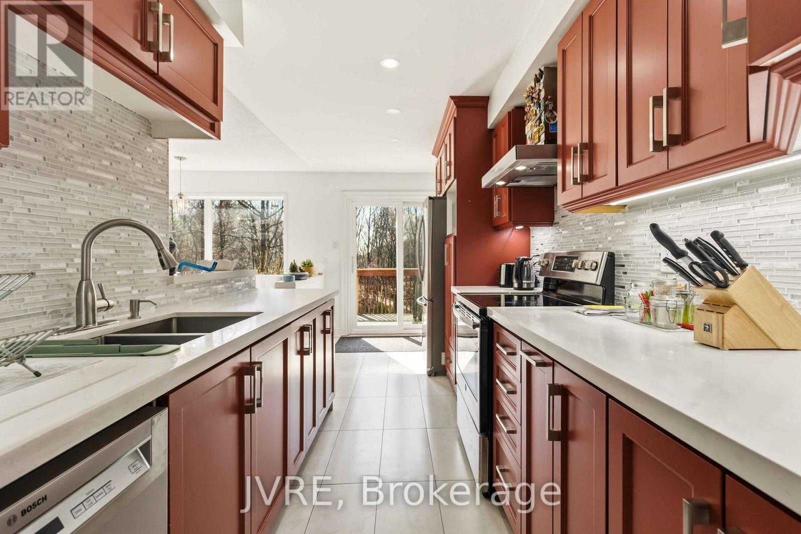 2918 Westbury Court, Mississauga, Ontario  L5M 6B2 - Photo 9 - W13039034