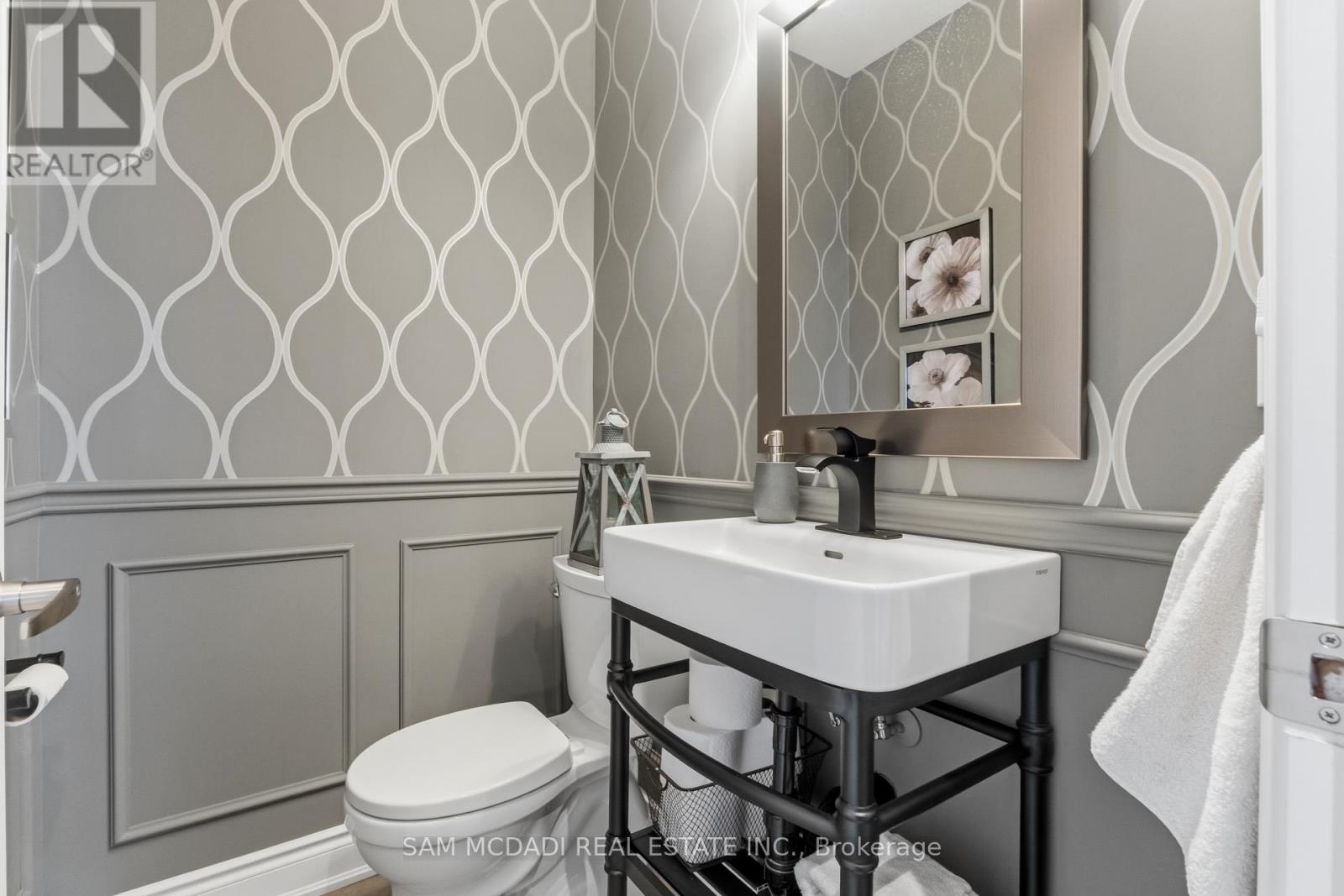 2029 Queensborough Gate, Mississauga, Ontario  L5M 0Y1 - Photo 11 - W13039116