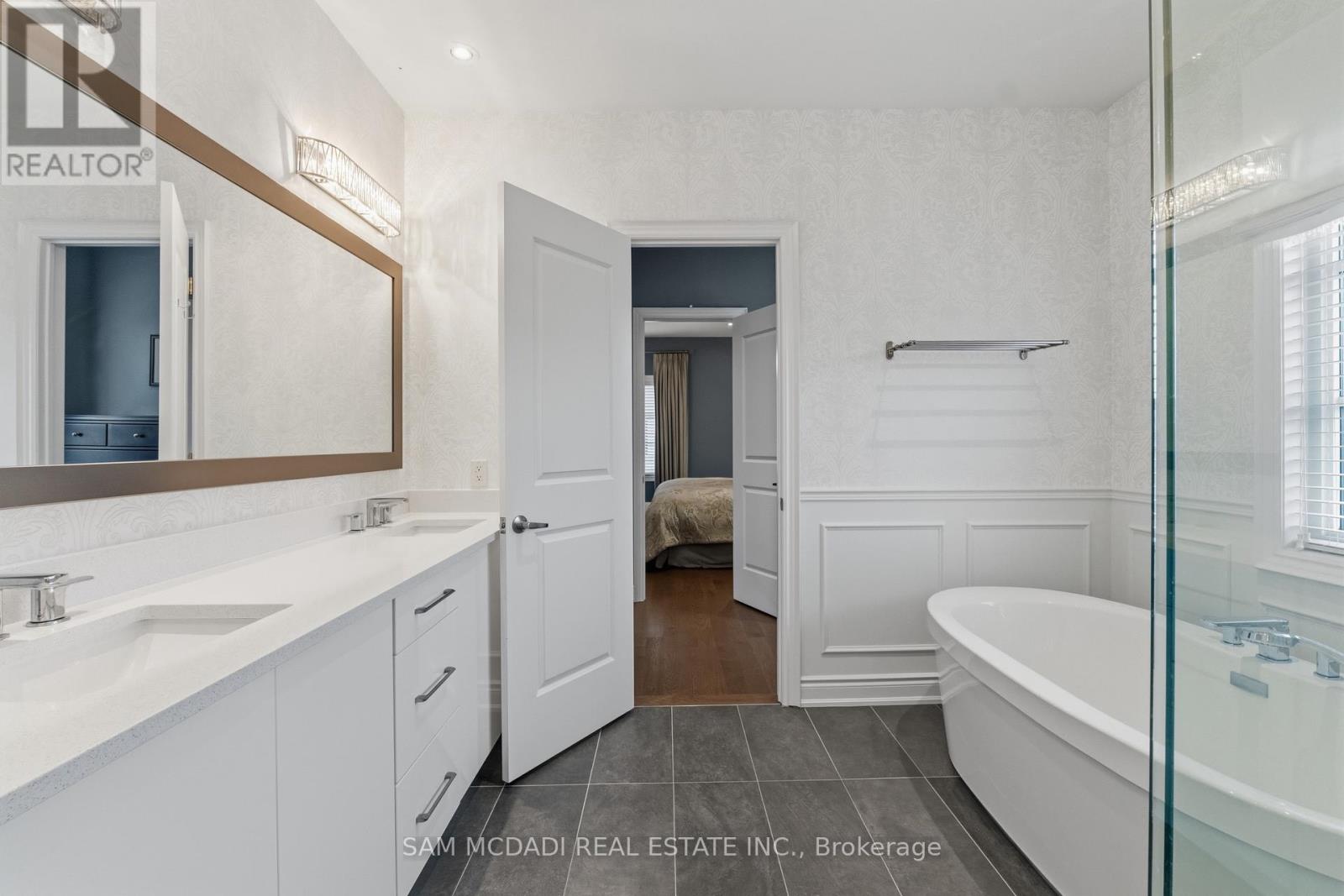 2029 Queensborough Gate, Mississauga, Ontario  L5M 0Y1 - Photo 24 - W13039116