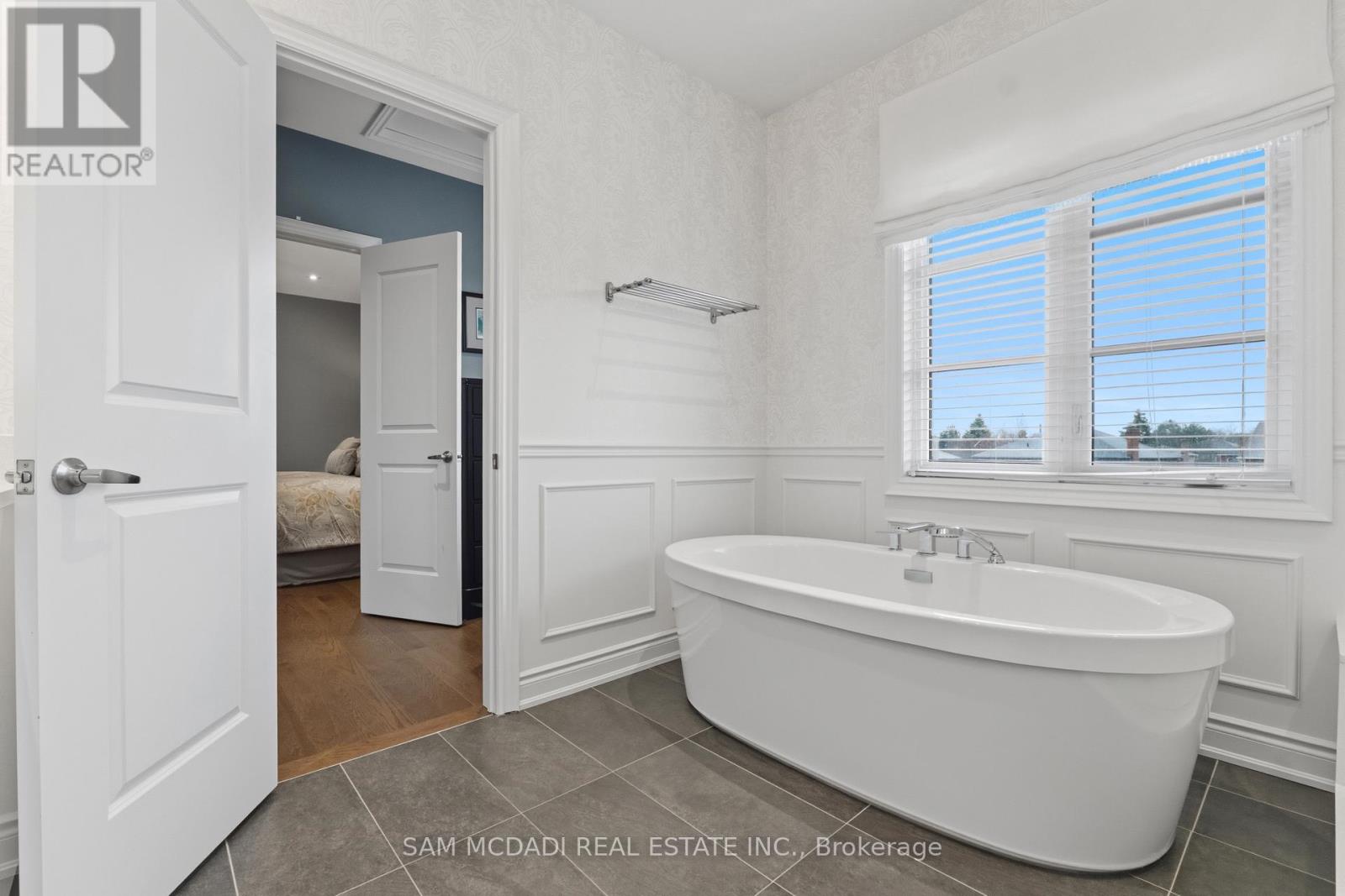 2029 Queensborough Gate, Mississauga, Ontario  L5M 0Y1 - Photo 25 - W13039116