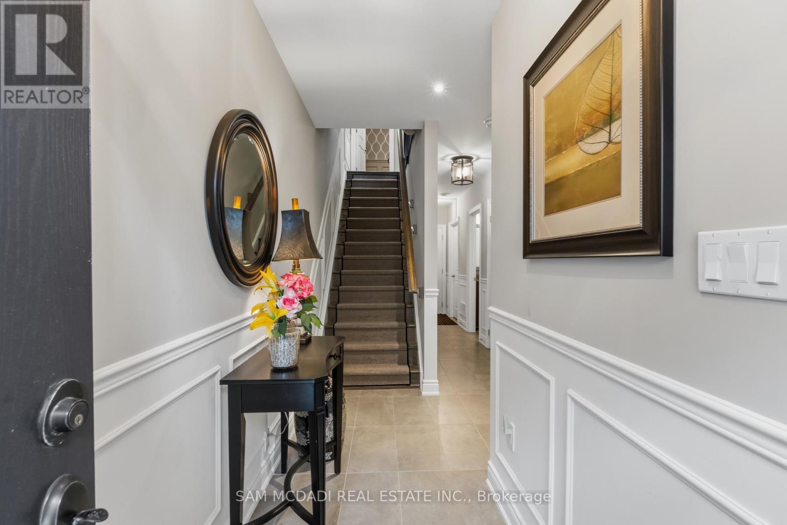 2029 Queensborough Gate, Mississauga, Ontario  L5M 0Y1 - Photo 3 - W13039116