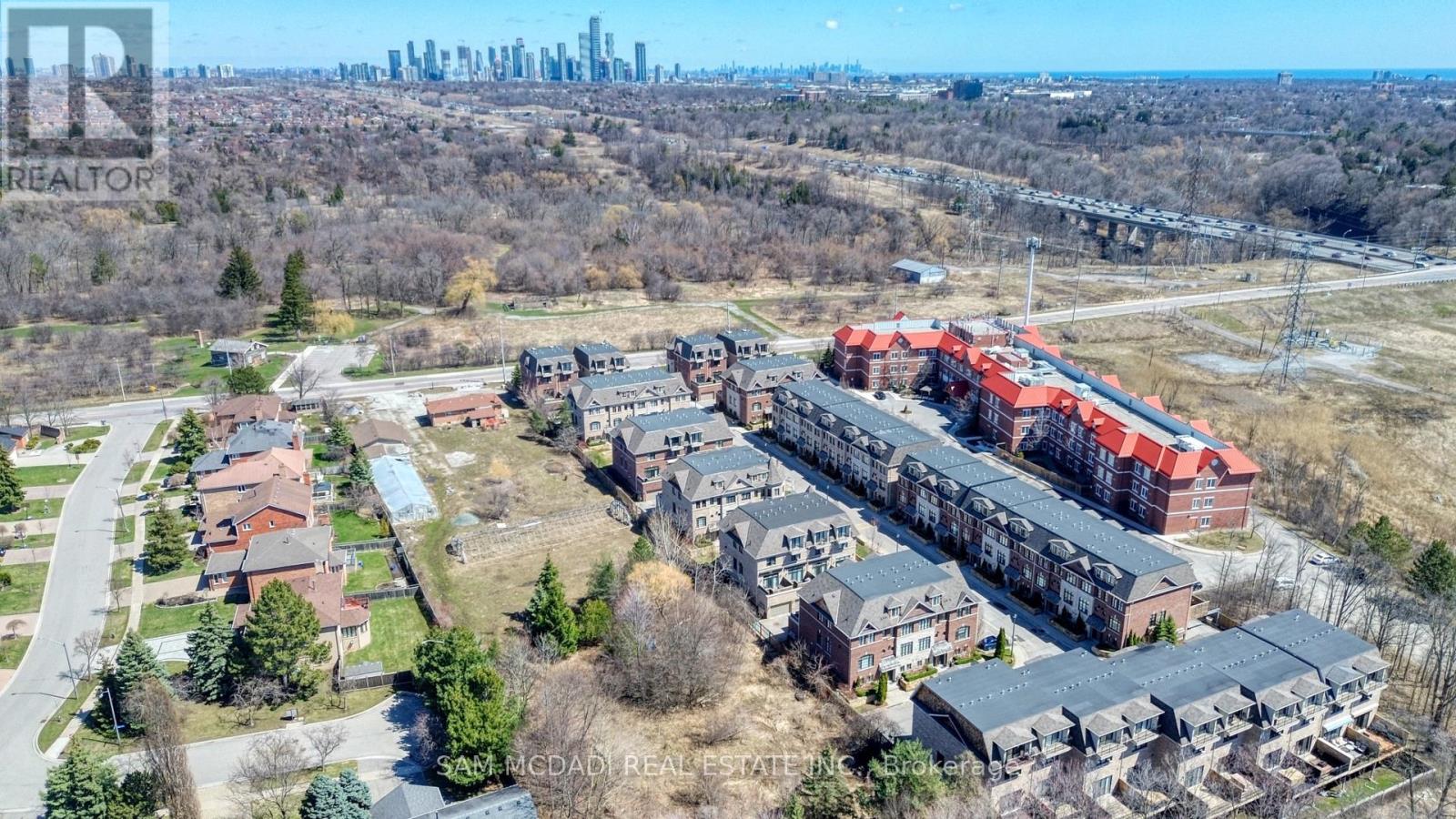 2029 Queensborough Gate, Mississauga, Ontario  L5M 0Y1 - Photo 34 - W13039116