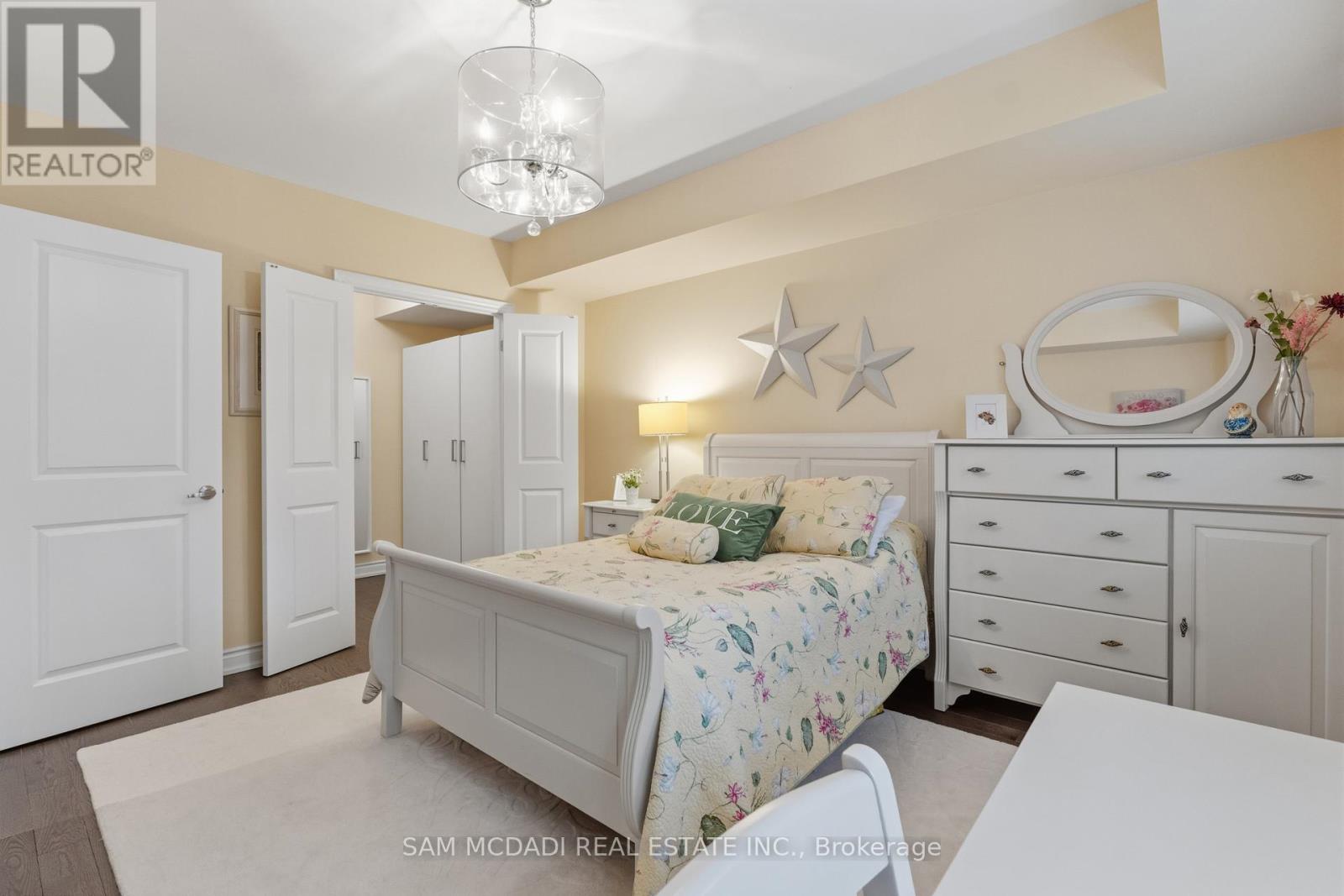 2029 Queensborough Gate, Mississauga, Ontario  L5M 0Y1 - Photo 6 - W13039116