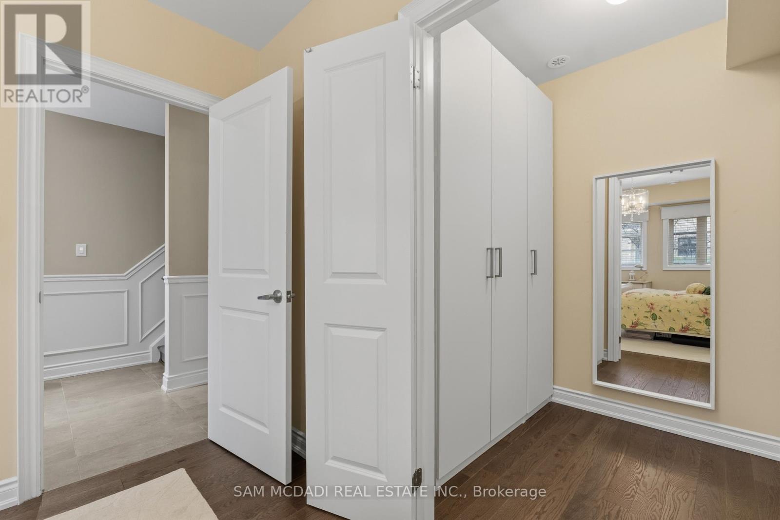 2029 Queensborough Gate, Mississauga, Ontario  L5M 0Y1 - Photo 7 - W13039116