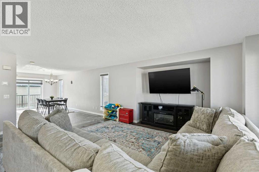 178 Evansmeade Common NW, Calgary, Alberta  T3P 1E8 - Photo 4 - A2299058