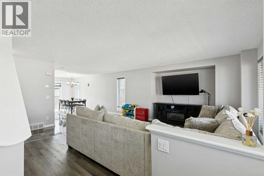 178 Evansmeade Common NW, Calgary, Alberta  T3P 1E8 - Photo 3 - A2299058