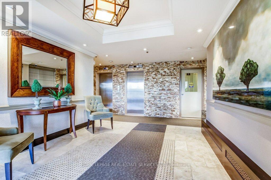 601 - 212 Kerr Street, Oakville, Ontario  L6K 3B1 - Photo 7 - W12862976