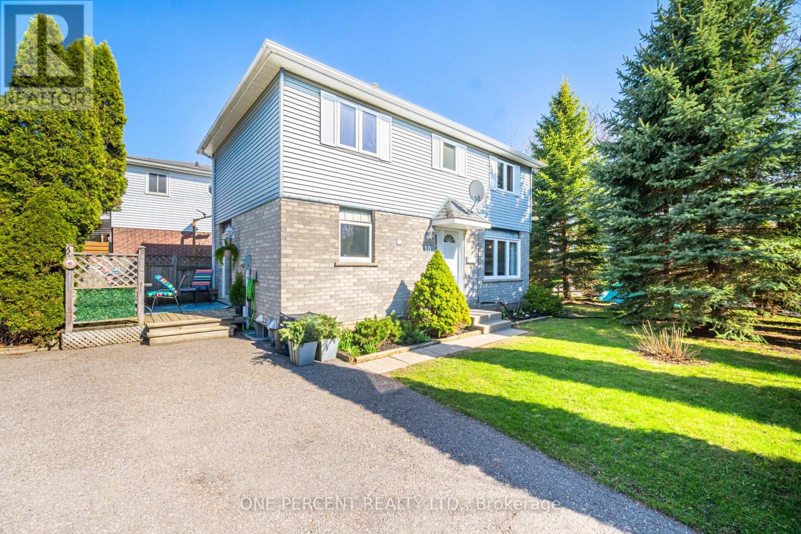 10 Ristau Crescent, Kitchener, Ontario  N2E 3A8 - Photo 2 - X13038994