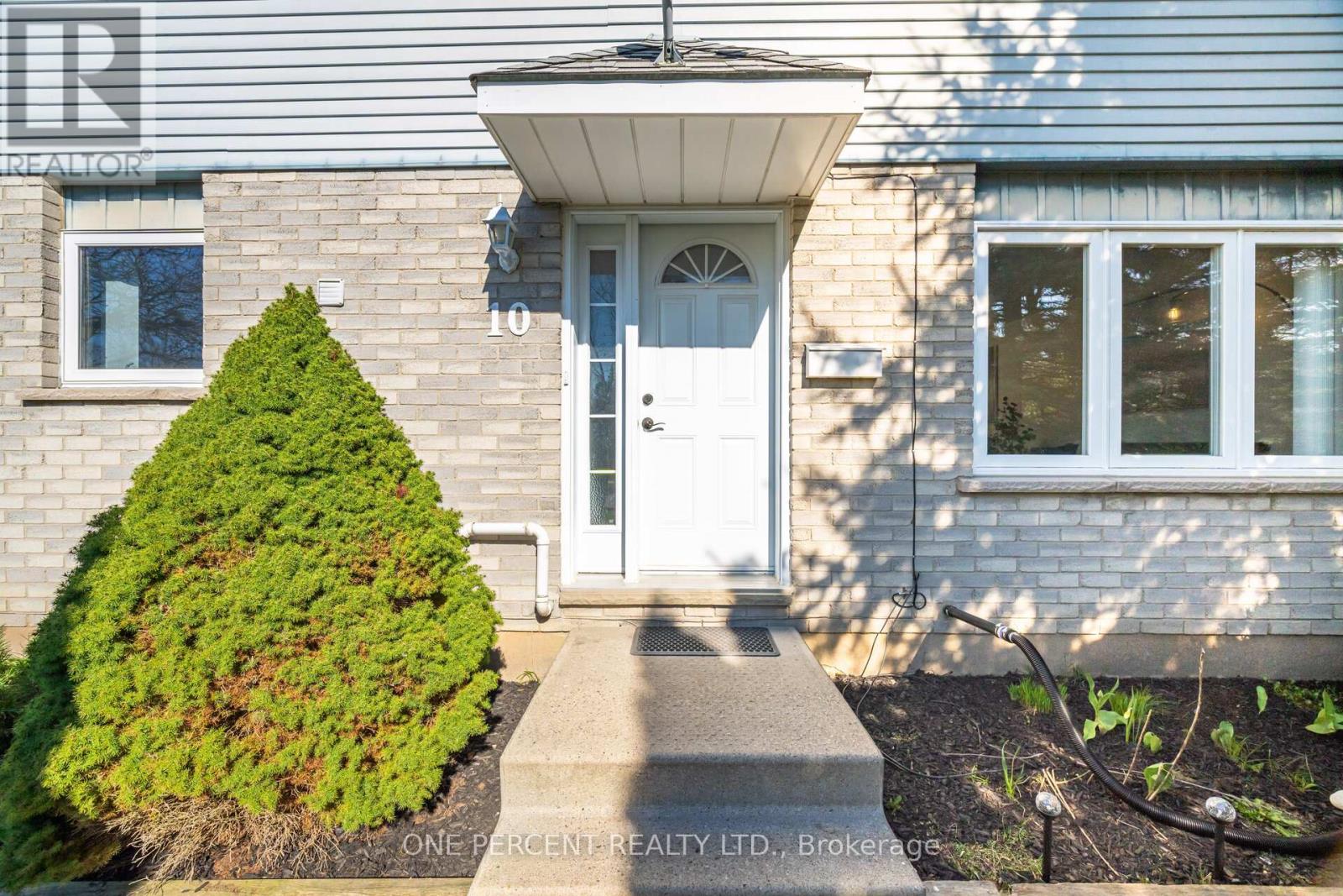 10 Ristau Crescent, Kitchener, Ontario  N2E 3A8 - Photo 3 - X13038994
