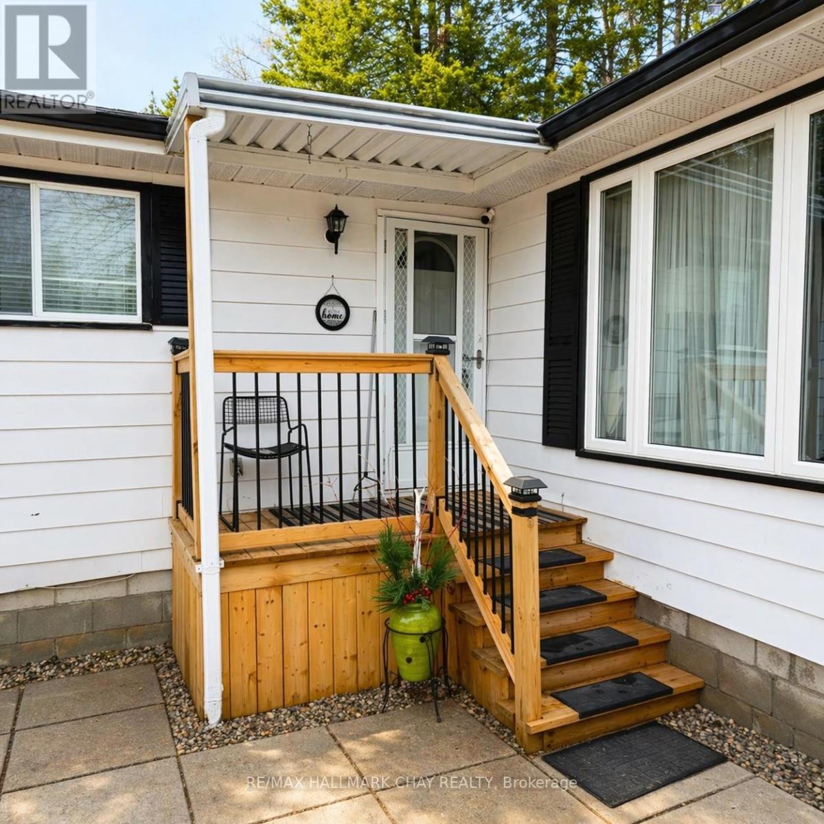 2422 25th Side Road, Innisfil, Ontario  L9S 3Y7 - Photo 2 - N12726762