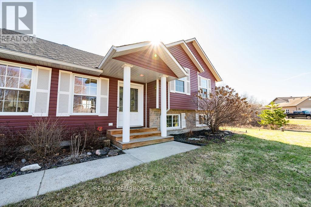 15 Samuel St Street, Laurentian Valley, Ontario  K8A 6W8 - Photo 2 - X13039216