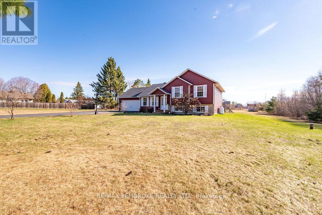 15 Samuel St Street, Laurentian Valley, Ontario  K8A 6W8 - Photo 3 - X13039216