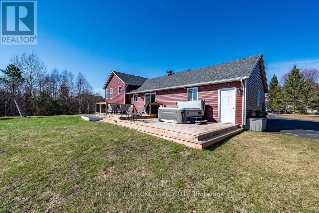 15 Samuel St Street, Laurentian Valley, Ontario  K8A 6W8 - Photo 32 - X13039216