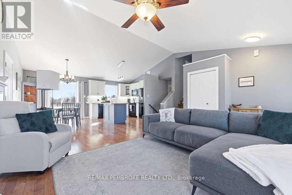 15 Samuel St Street, Laurentian Valley, Ontario  K8A 6W8 - Photo 5 - X13039216