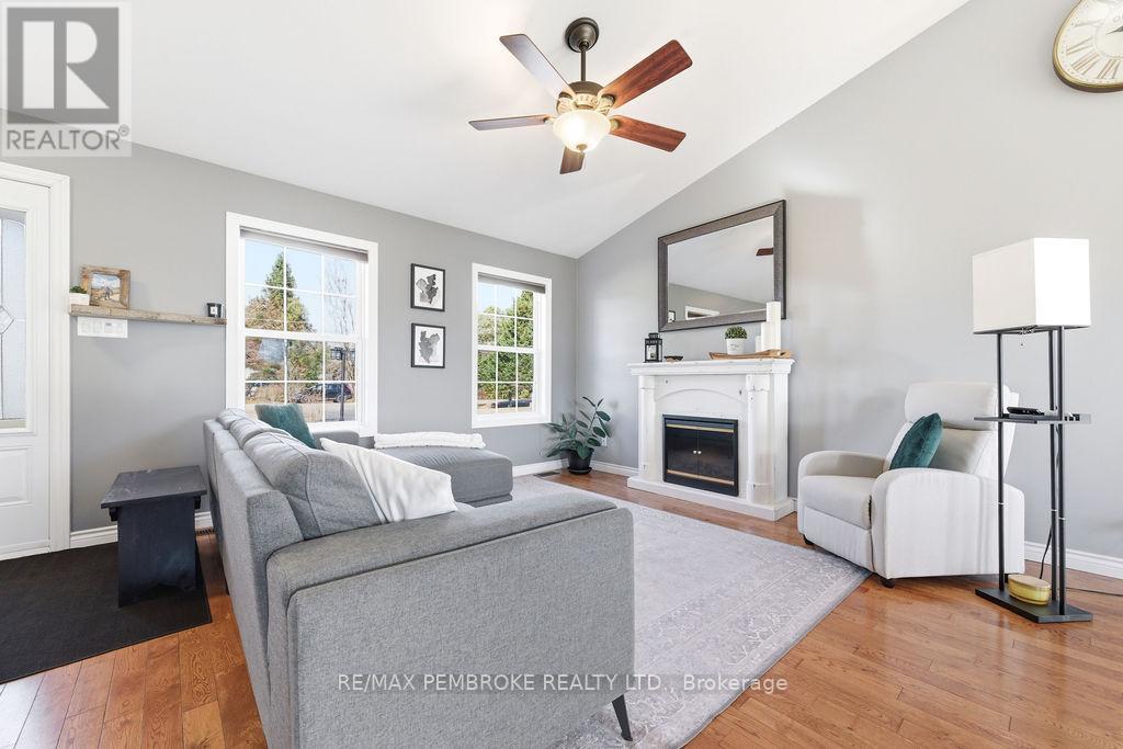 15 Samuel St Street, Laurentian Valley, Ontario  K8A 6W8 - Photo 7 - X13039216