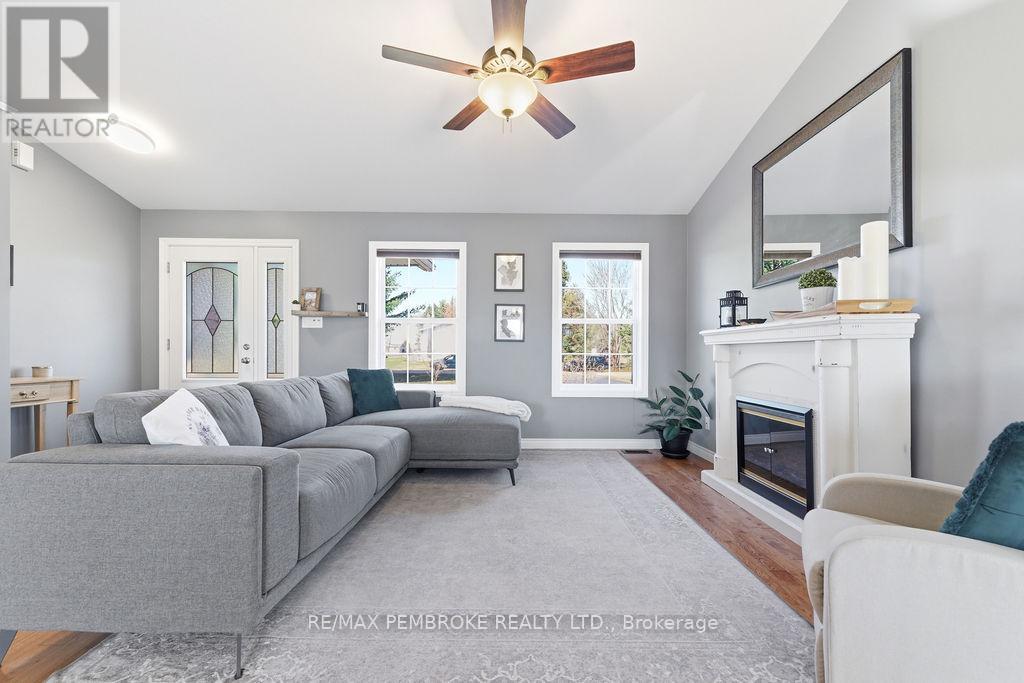 15 Samuel St Street, Laurentian Valley, Ontario  K8A 6W8 - Photo 8 - X13039216