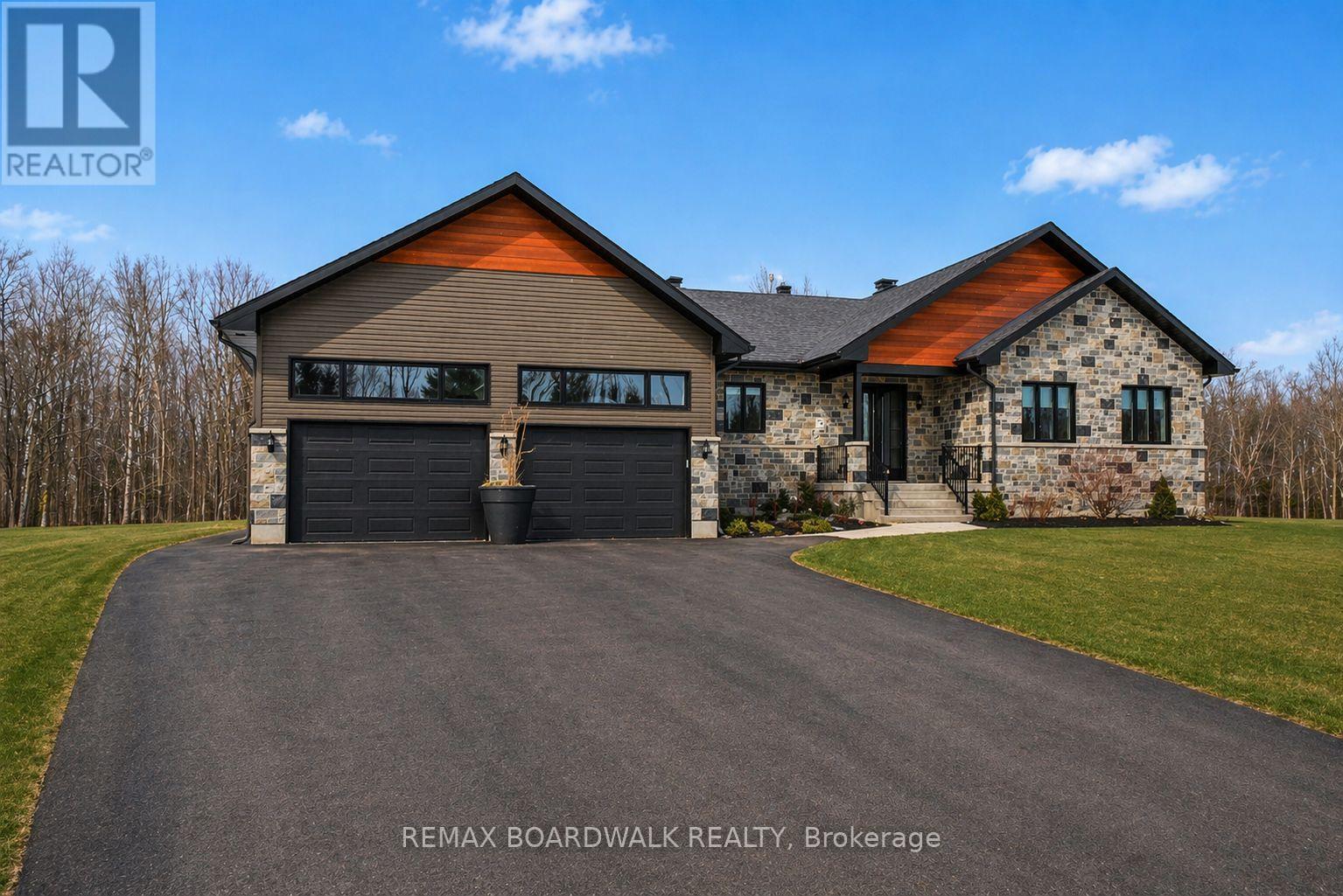 139 ST THOMAS STREET, Russell, Ontario