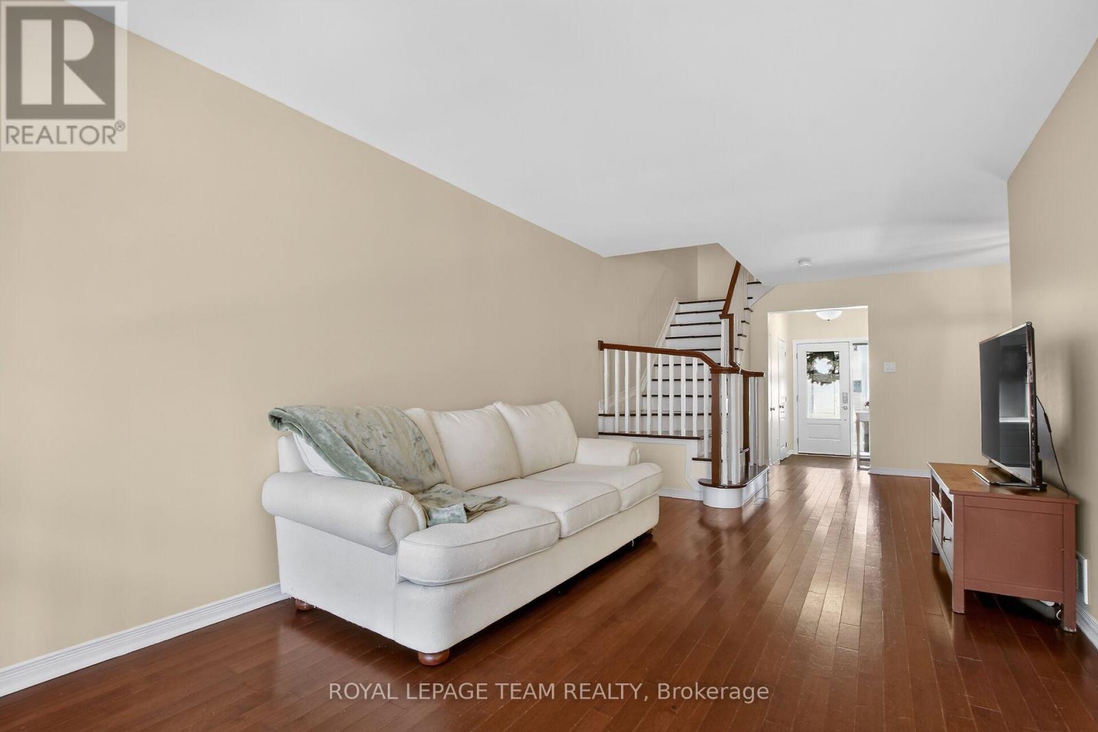 19 Goldthorpe Private, Ottawa, Ontario  K2J 5L6 - Photo 7 - X12930228