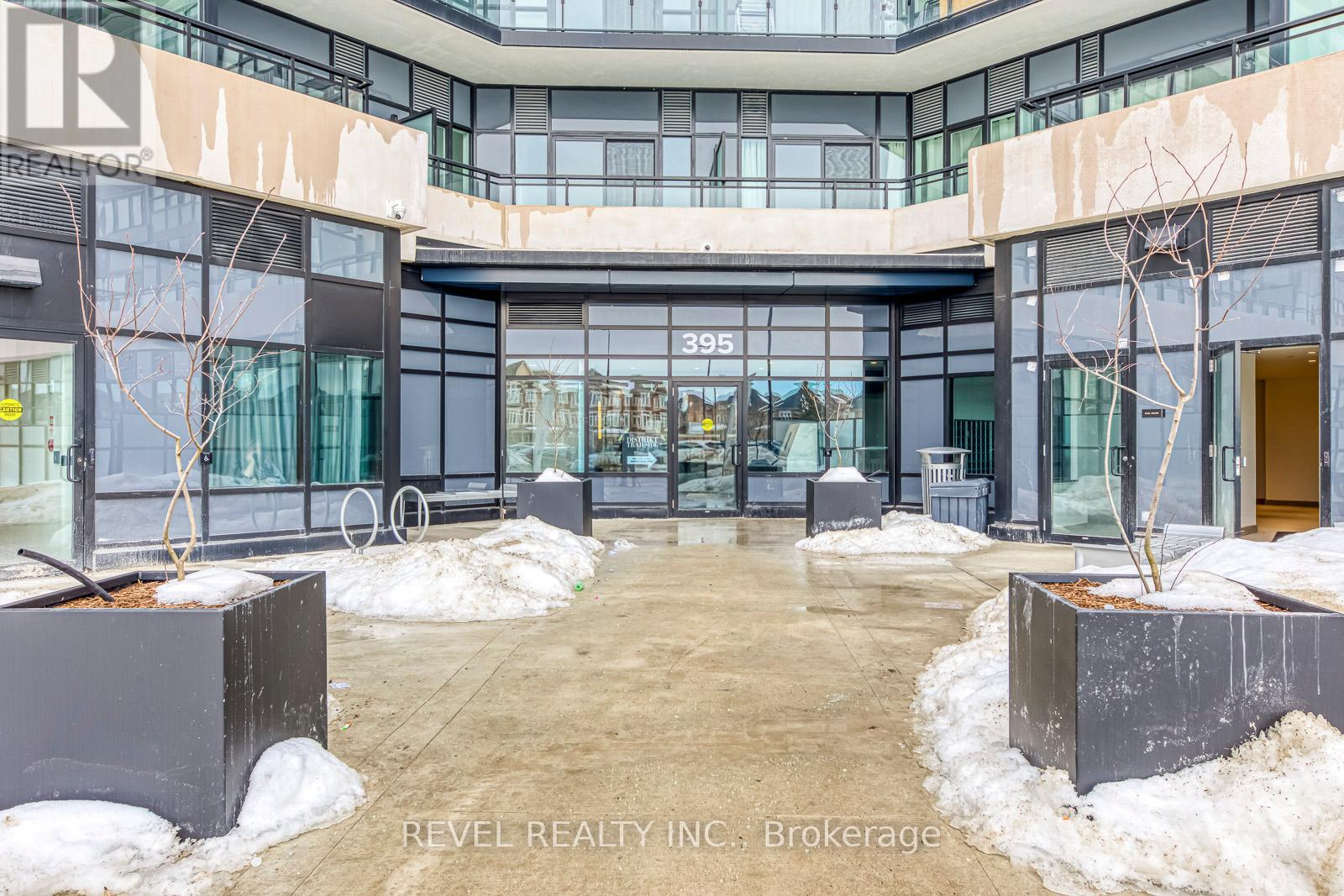 302 - 395 Dundas Street W, Oakville, Ontario  L6M 5R8 - Photo 2 - W13039202