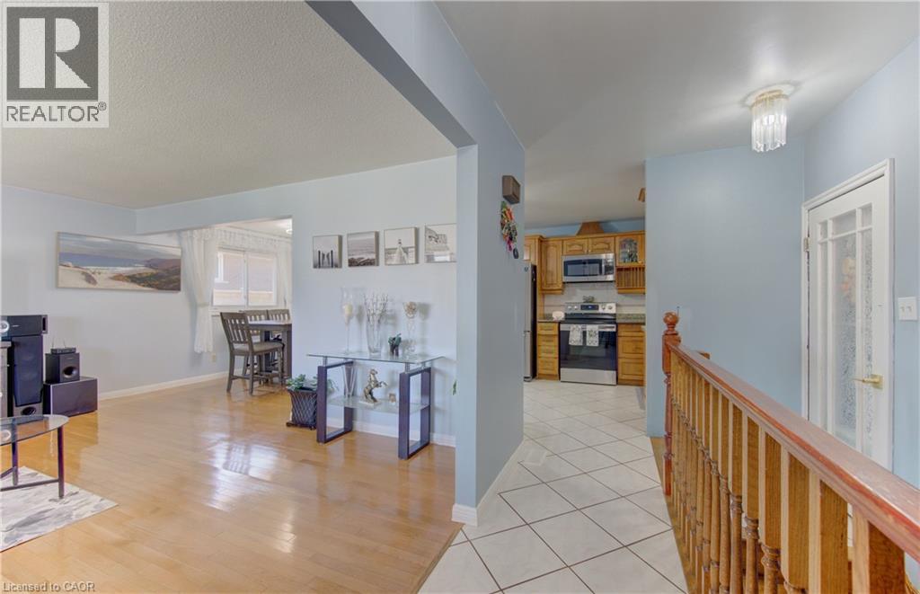 170 Martinglen Crescent, Kitchener, Ontario  N2E 2A2 - Photo 7 - 40823486