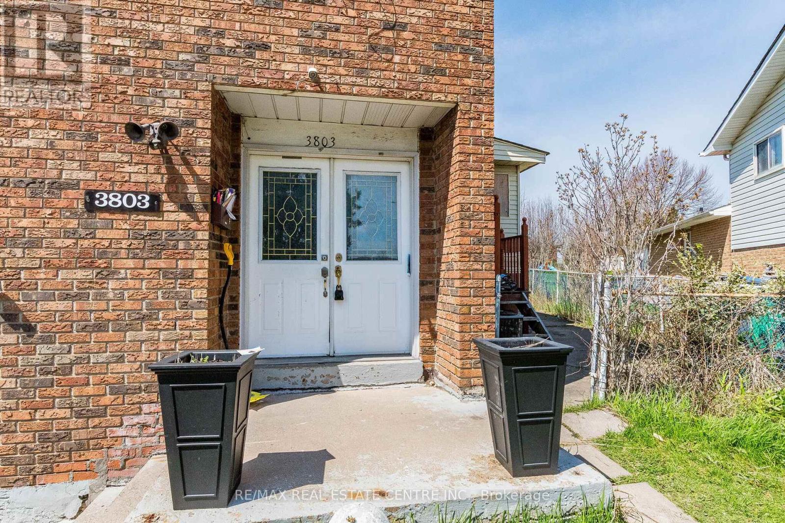 3803 Keenan Crescent, Mississauga, Ontario  L4T 3M1 - Photo 7 - W13028700