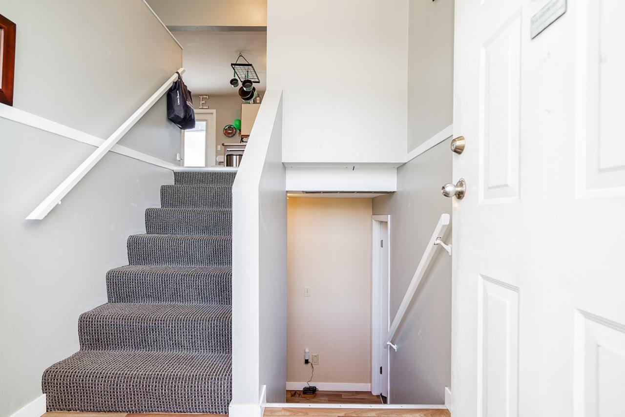 17254 62a Avenue, Surrey, British Columbia  V3S 6V5 - Photo 3 - R3115377