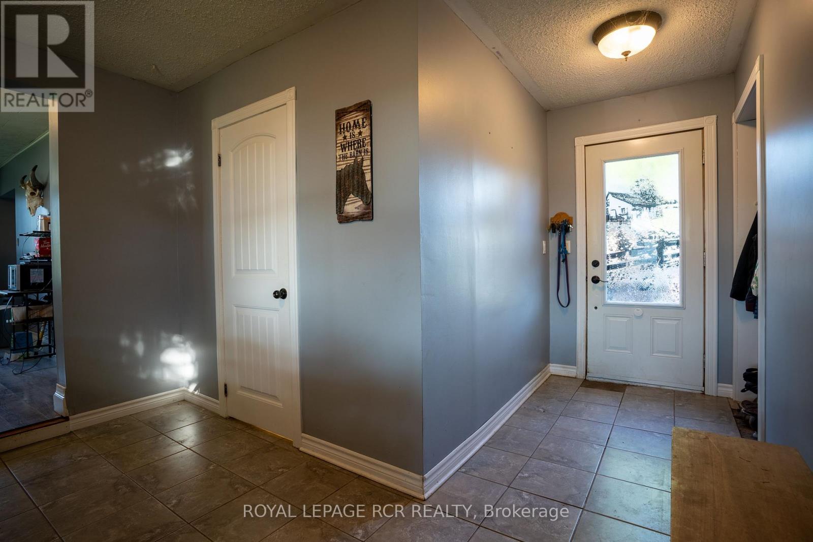 2606 Crossland Road, Springwater, Ontario  L0L 1P0 - Photo 3 - S13037824