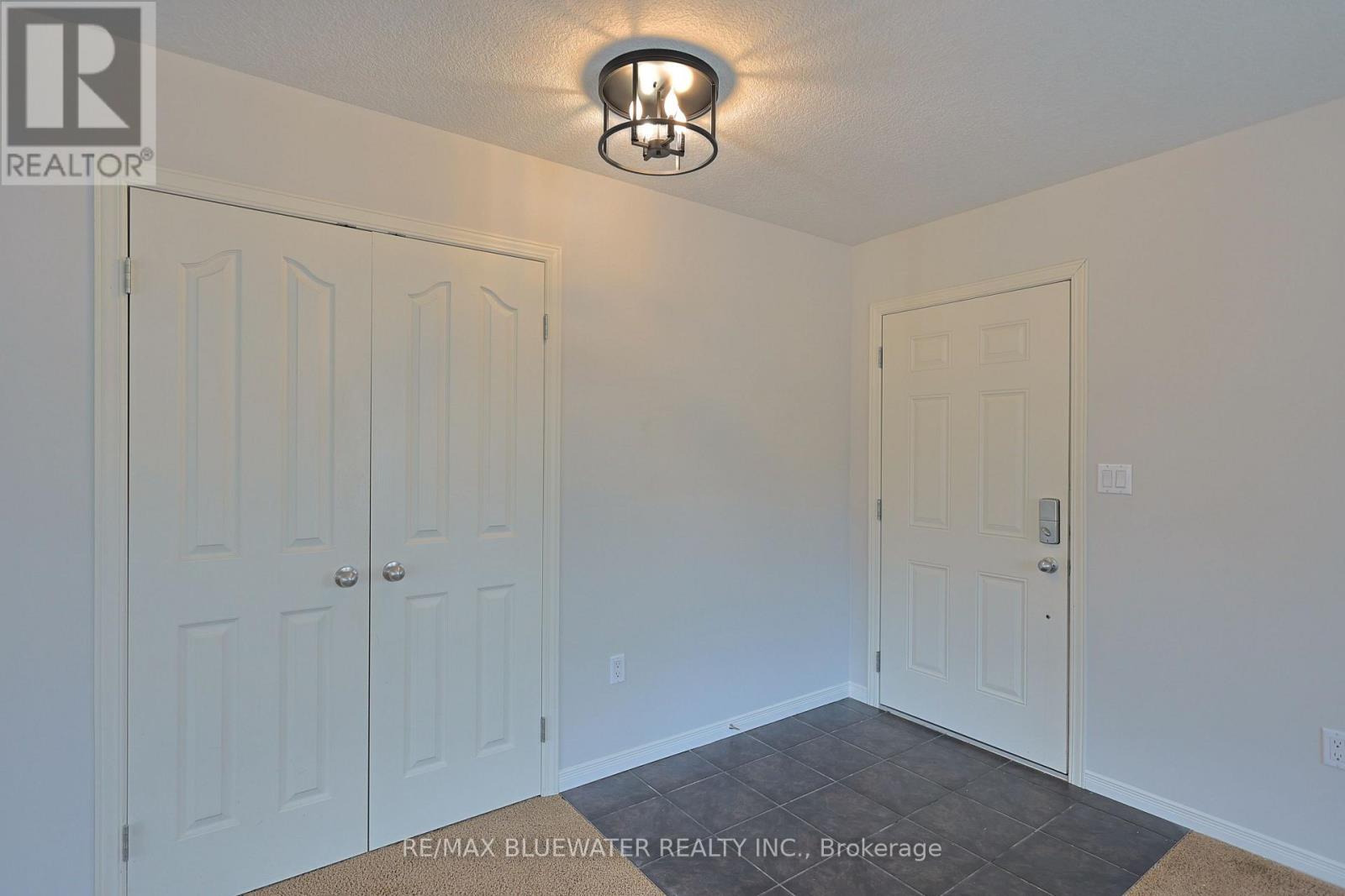 117 Duke Street, North Middlesex, Ontario  N0M 2K0 - Photo 11 - X13039250