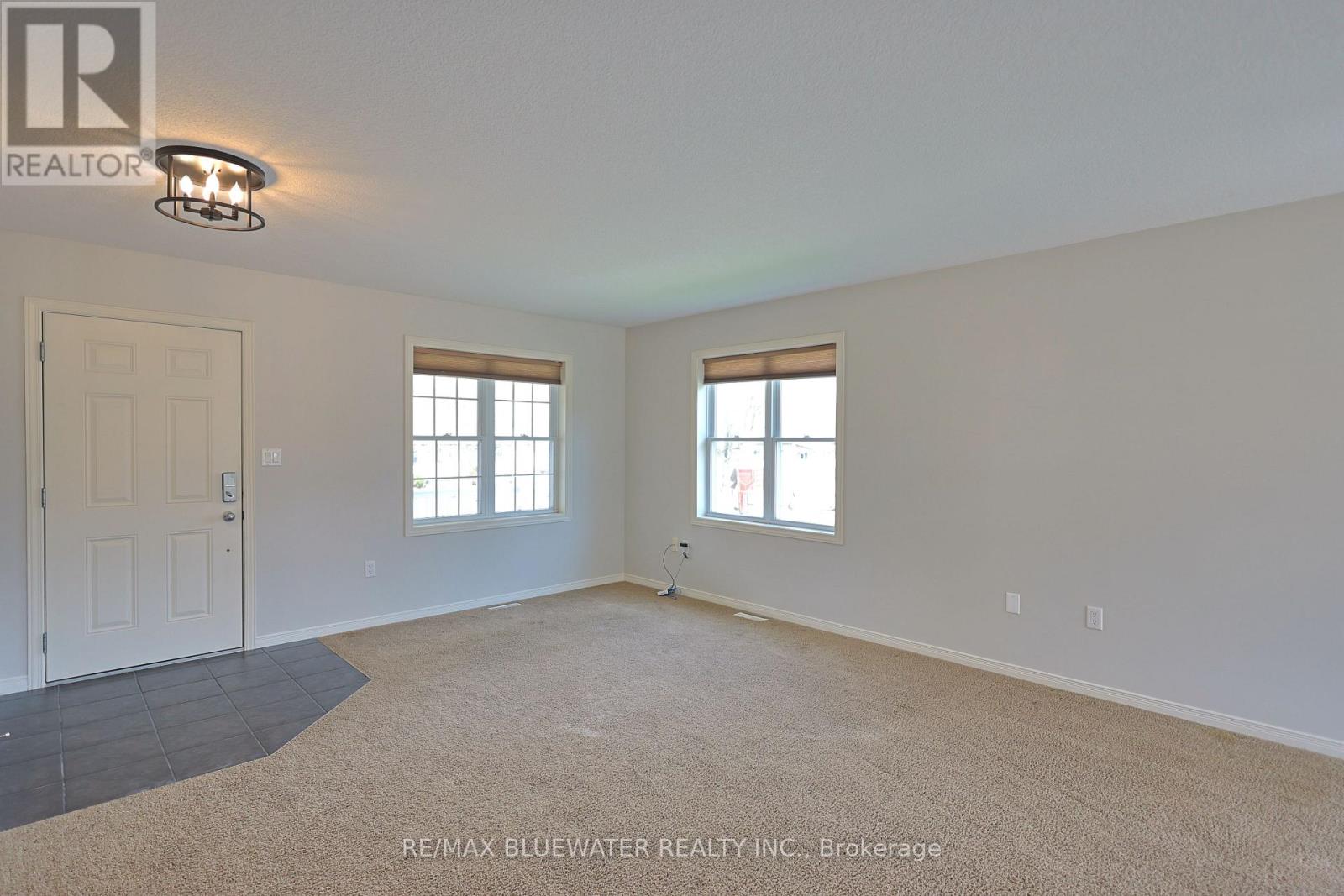 117 Duke Street, North Middlesex, Ontario  N0M 2K0 - Photo 13 - X13039250