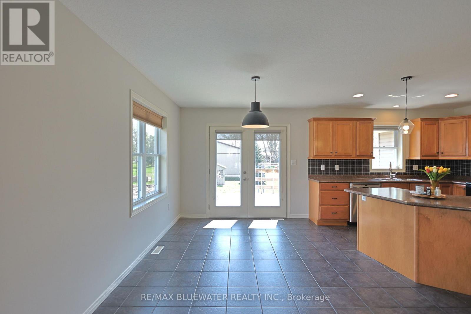 117 Duke Street, North Middlesex, Ontario  N0M 2K0 - Photo 15 - X13039250