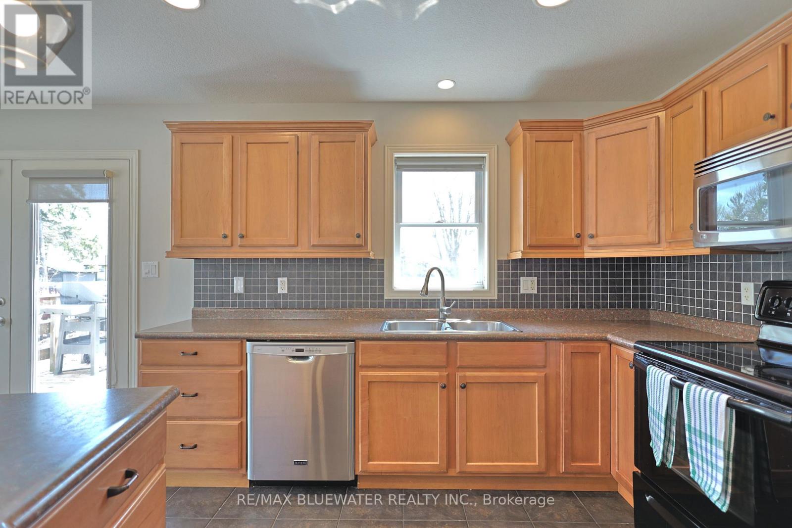 117 Duke Street, North Middlesex, Ontario  N0M 2K0 - Photo 18 - X13039250