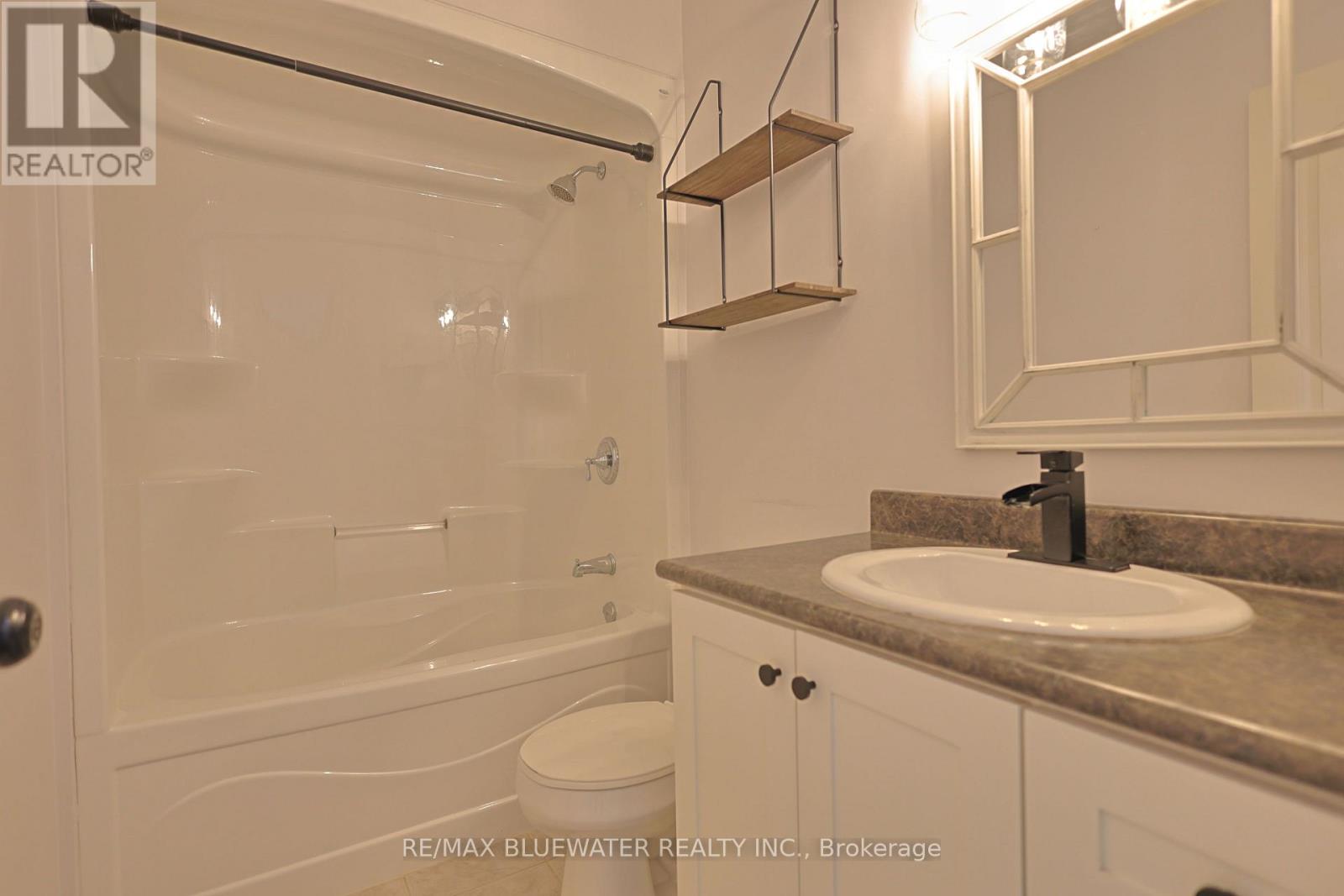 117 Duke Street, North Middlesex, Ontario  N0M 2K0 - Photo 24 - X13039250