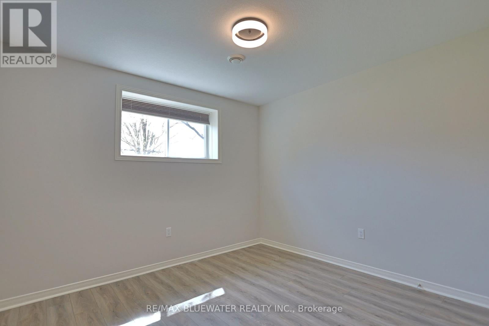 117 Duke Street, North Middlesex, Ontario  N0M 2K0 - Photo 32 - X13039250