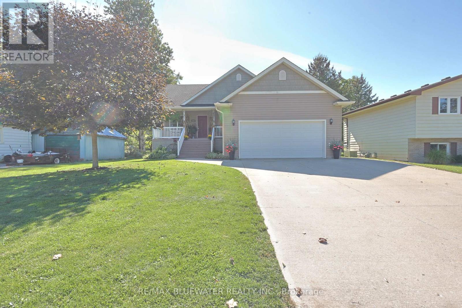 117 Duke Street, North Middlesex, Ontario  N0M 2K0 - Photo 6 - X13039250