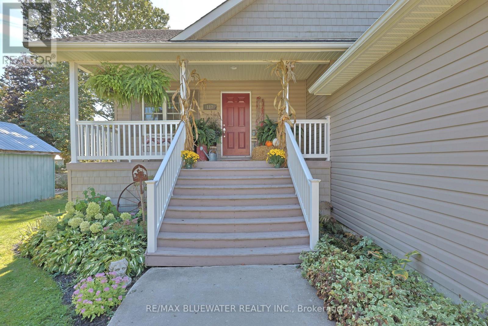 117 Duke Street, North Middlesex, Ontario  N0M 2K0 - Photo 8 - X13039250