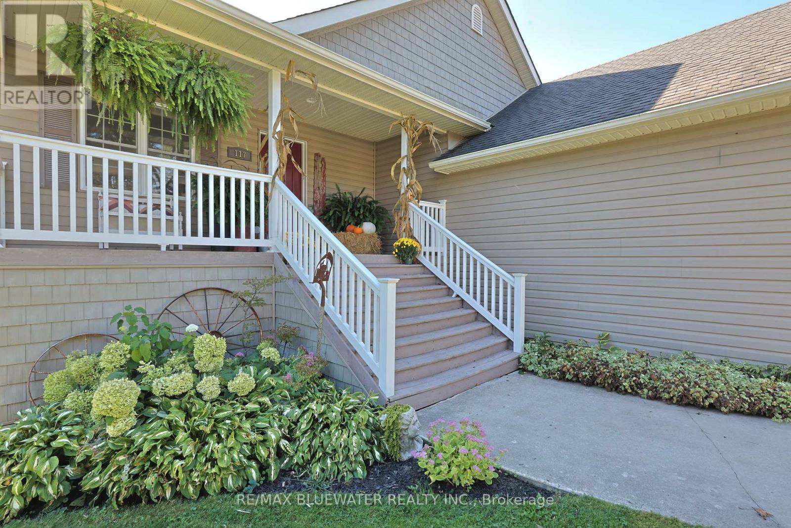 117 Duke Street, North Middlesex, Ontario  N0M 2K0 - Photo 9 - X13039250