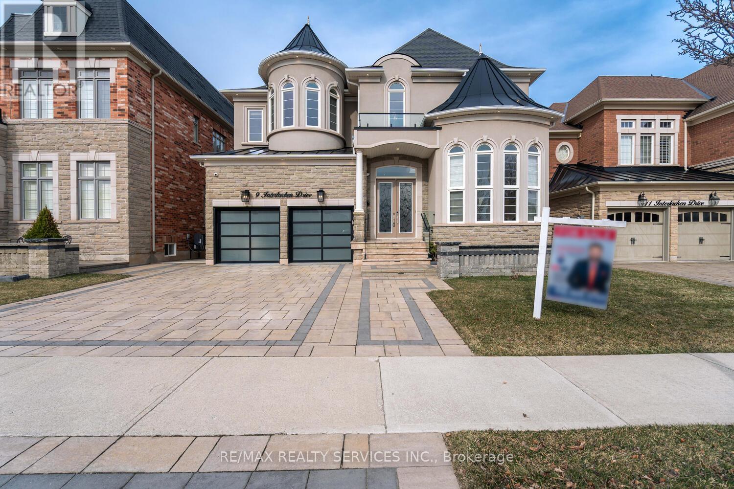 9 INTERLACKEN DRIVE, Brampton, Ontario