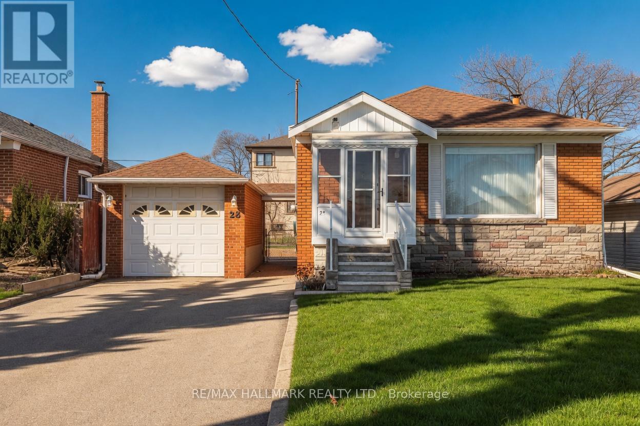 28 Crosland Drive, Toronto (Wexford-Maryvale), Ontario  M1R 4M8 - Photo 2 - E13028276