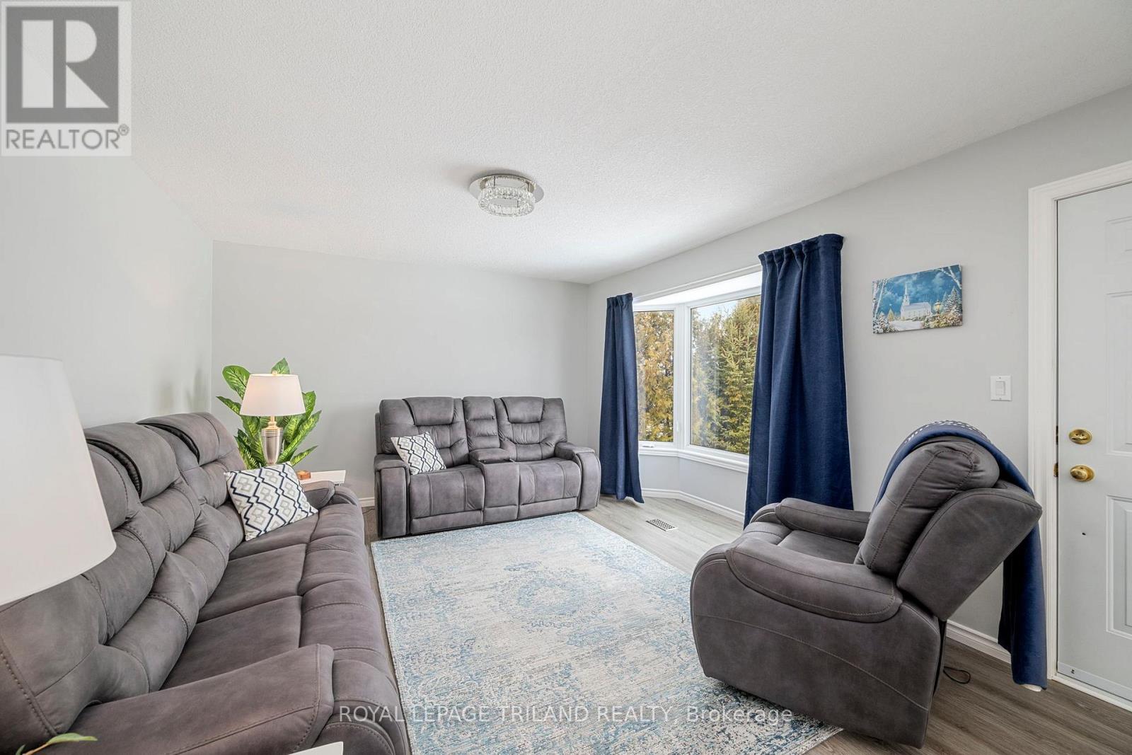 88650 Hilltop Lane, Malahide, Ontario N5H 0B1 - Photo 10 - X12809670