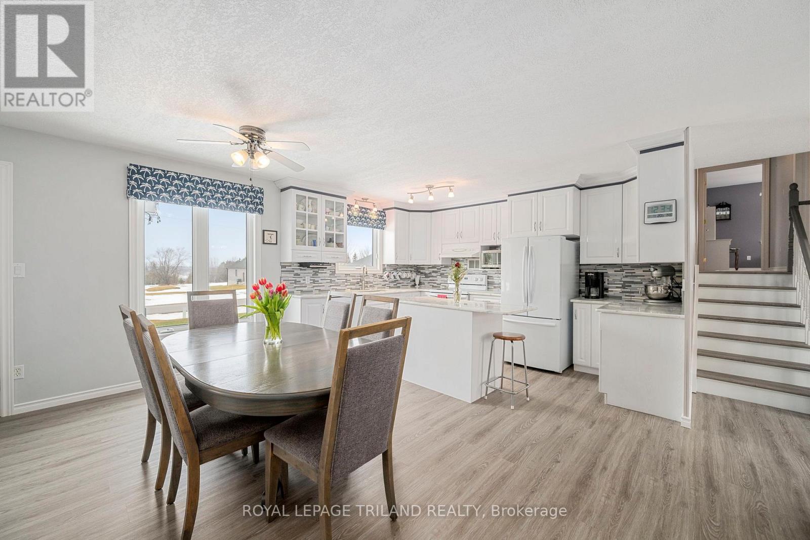 88650 Hilltop Lane, Malahide, Ontario N5H 0B1 - Photo 3 - X12809670