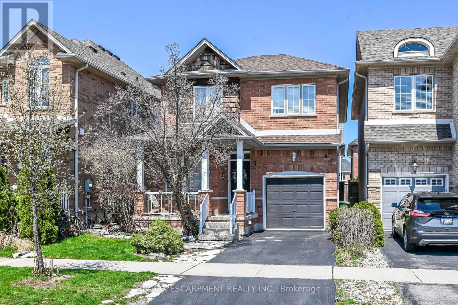 33 Panorama Way, Hamilton, Ontario  L8E 6C6 - Photo 3 - X12998892