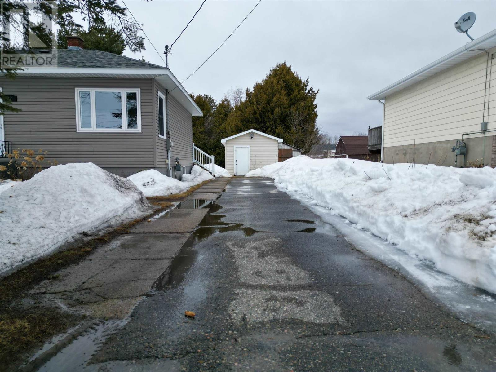 27 Queen Ave, Blind River, Ontario  P0R 1B0 - Photo 3 - SM260638