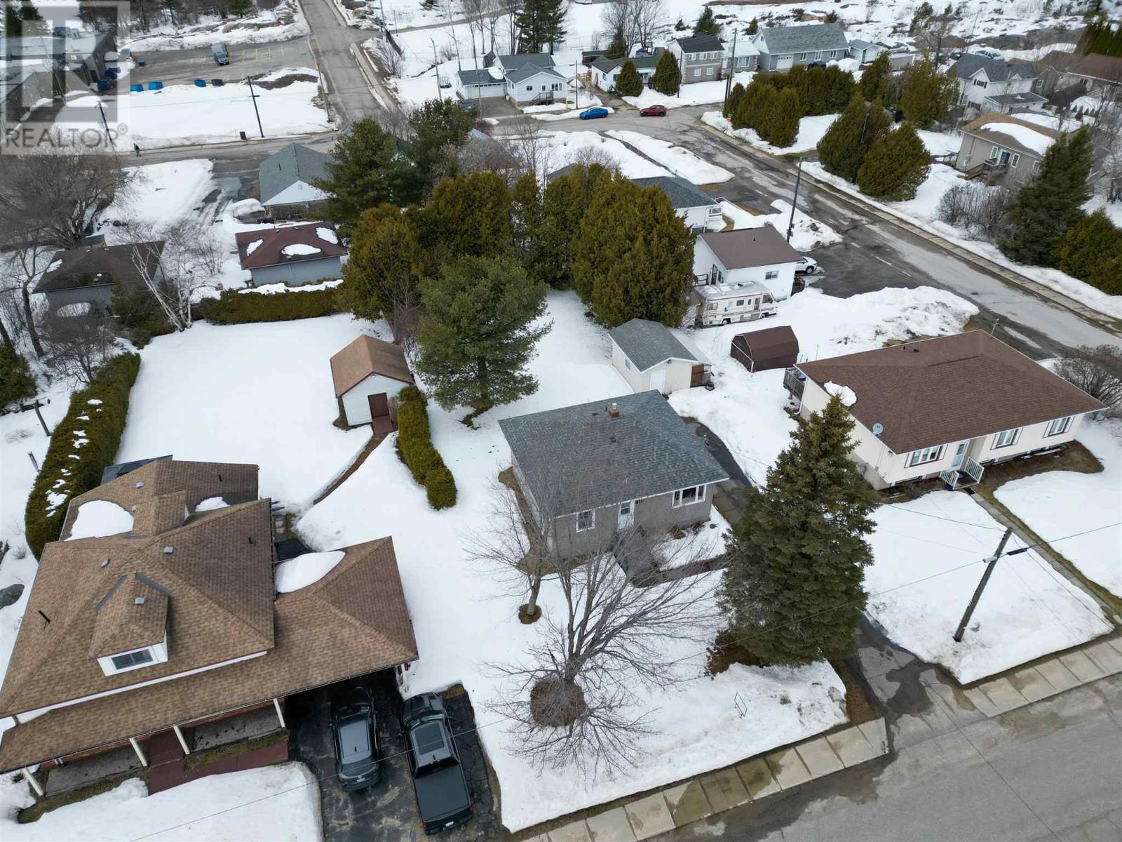 27 Queen Ave, Blind River, Ontario  P0R 1B0 - Photo 4 - SM260638