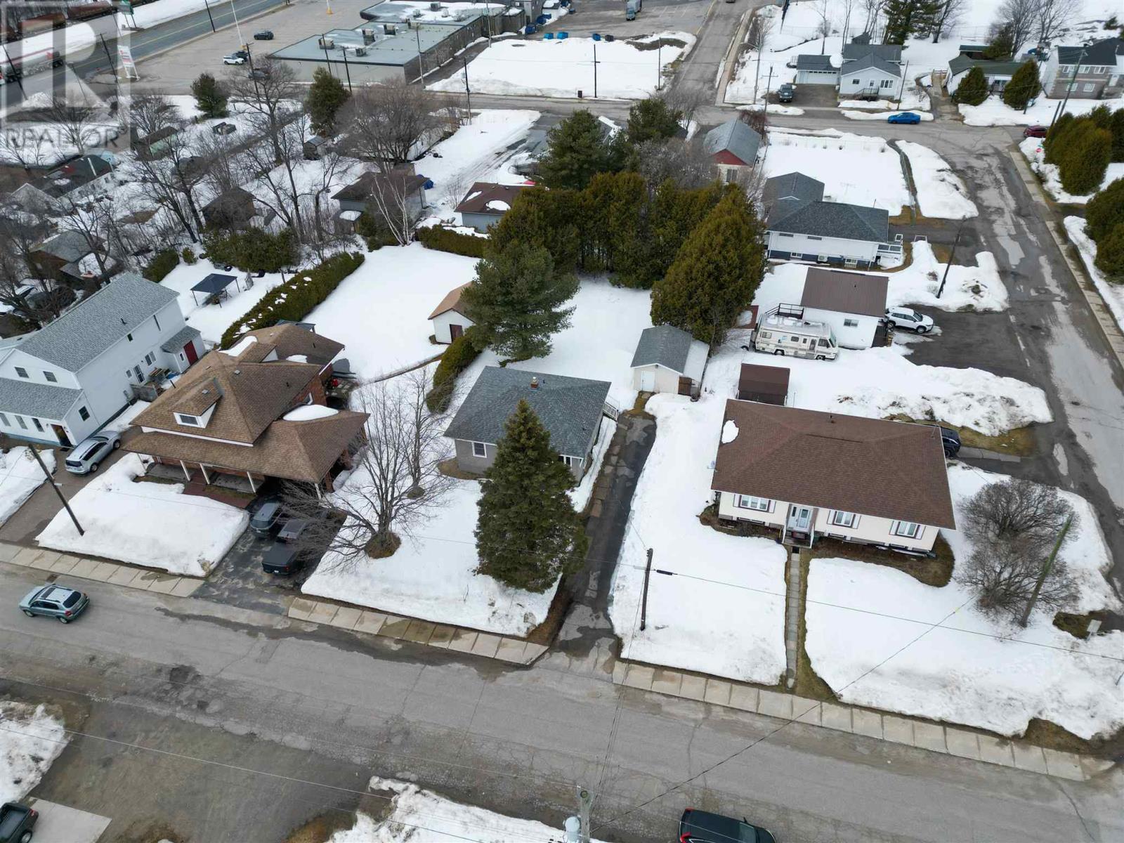 27 Queen Ave, Blind River, Ontario  P0R 1B0 - Photo 6 - SM260638