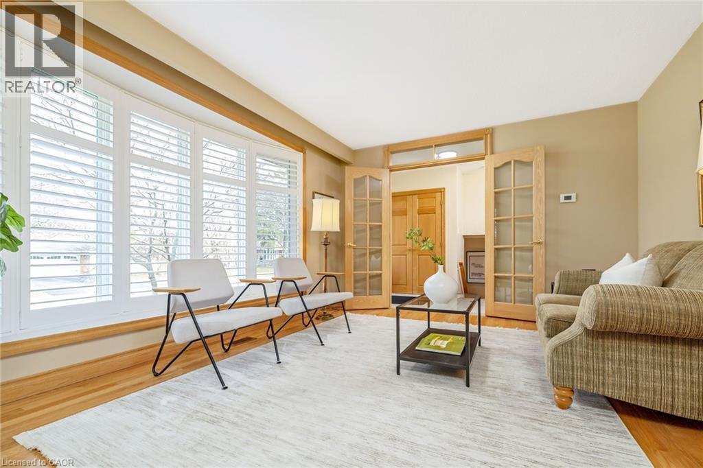 224 White Pines Drive, Burlington, Ontario  L7L 4E7 - Photo 5 - 40816732