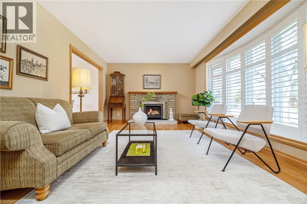 224 White Pines Drive, Burlington, Ontario  L7L 4E7 - Photo 4 - 40816732