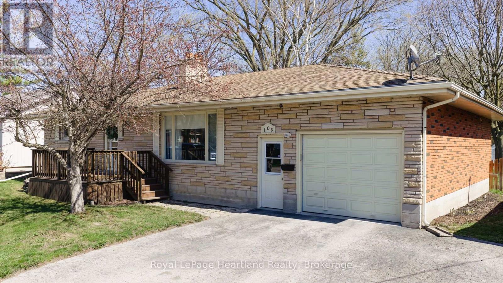 106 Oxford Street, Goderich, Ontario  N7A 1E4 - Photo 2 - X13039390